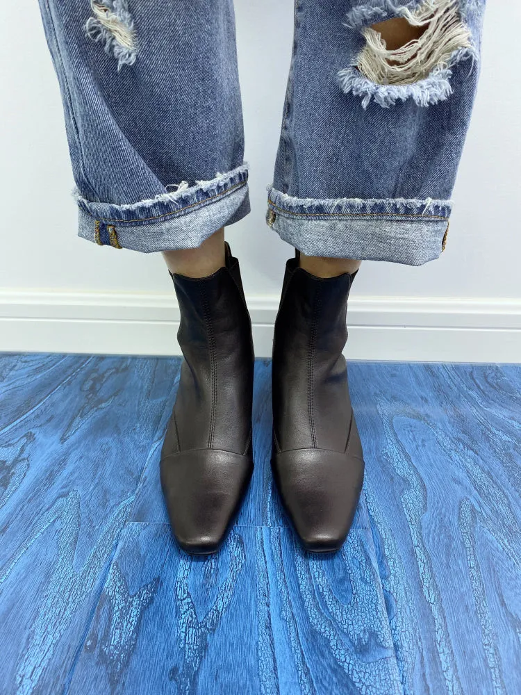 LUXE SEVEN DESIGN SQUARE TOE HEELED ANKLE BOOTS